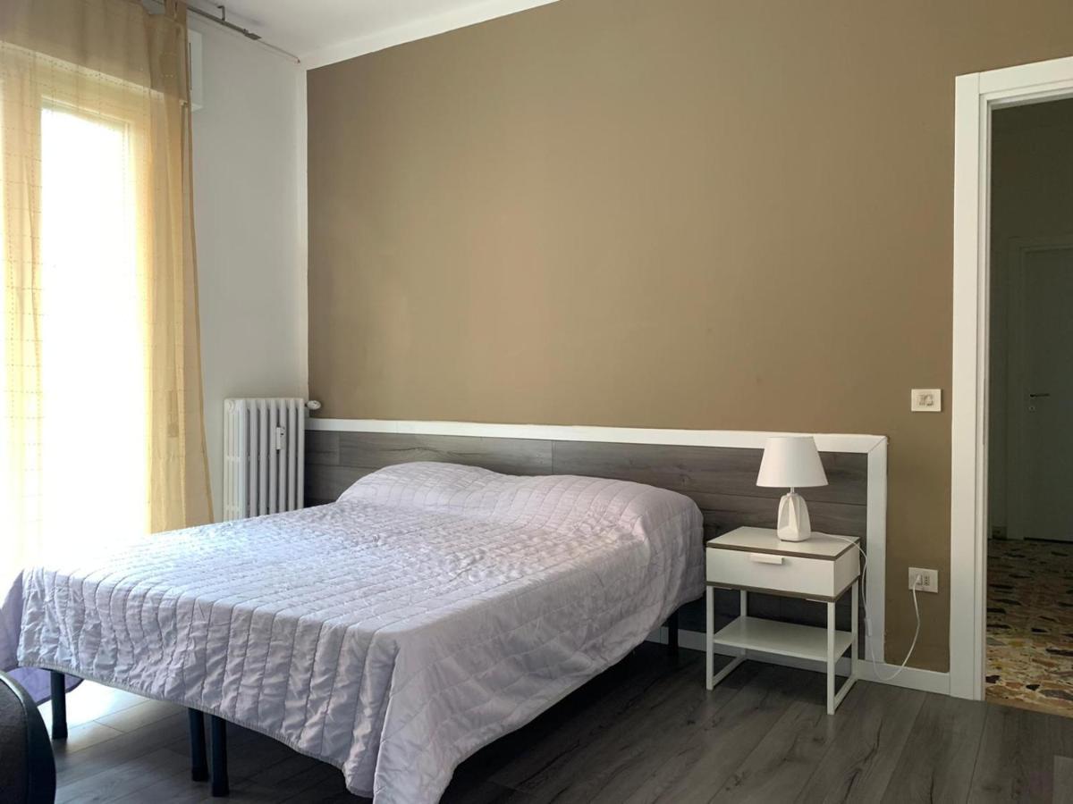 La Suite Dell' Arco Parma Bagian luar foto