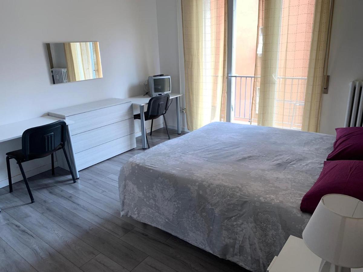 La Suite Dell' Arco Parma Bagian luar foto